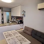 Луксозна вила Deluxe Center Independent House -5 Min By Walk From #house With Garden's Tent ,2 Bedrooms And Living With Equiped Kitchen&comfort Included