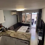Deluxe Center Independent House -5 Min By Walk From #house With Garden's Tent ,2 Bedrooms And Living With Equiped Kitchen&comfort Included Луксозна вила *