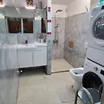 Deluxe Center Independent House -5 Min By Walk From #house With Garden's Tent ,2 Bedrooms And Living With Equiped Kitchen&comfort Included Луксозна вила *