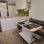Луксозна вила Deluxe Center Independent House -5 Min By Walk From #house With Garden's Tent ,2 Bedrooms And Living With Equiped Kitchen&comfort Included Бургас