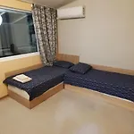 Луксозна вила Deluxe Center Independent House -5 Min By Walk From #house With Garden's Tent ,2 Bedrooms And Living With Equiped Kitchen&comfort Included *