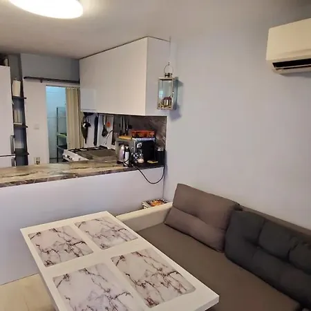 Villa Deluxe Center Independent House -5 Min By Walk From #house With Garden's Tent ,2 Bedrooms And Living With Equiped Kitchen&comfort Included