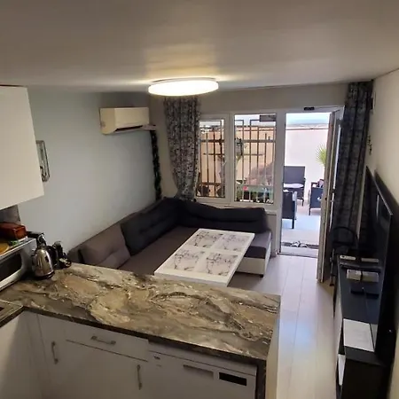 Deluxe Center House With Garden's Tent ,2 Bedrooms And Living Next To The And Sea Garden- 5 Min By Walk,with Equiped Kitchen Villa *