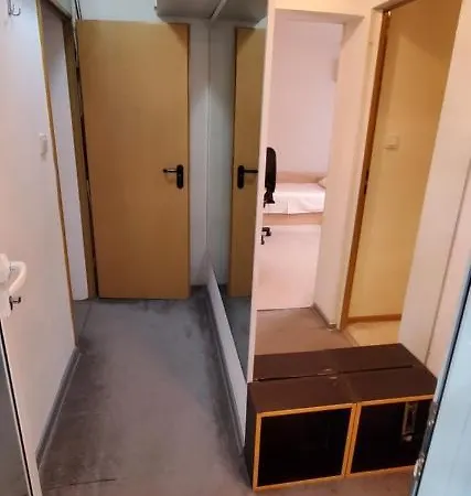 Deluxe Center House With Garden's Tent ,2 Bedrooms And Living Next To The And Sea Garden- 5 Min By Walk,with Equiped Kitchen 别墅 布尔加斯