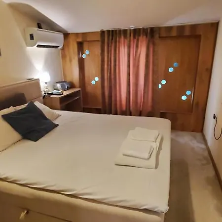 Deluxe Center House With Garden's Tent ,2 Bedrooms And Living Next To The And Sea Garden- 5 Min By Walk,with Equiped Kitchen *