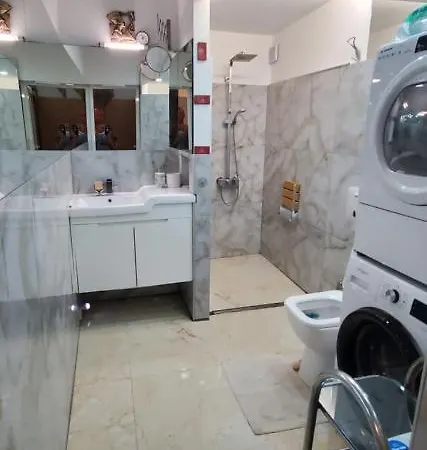 Deluxe Center House With Garden's Tent ,2 Bedrooms And Living Next To The And Sea Garden- 5 Min By Walk,with Equiped Kitchen 别墅 *