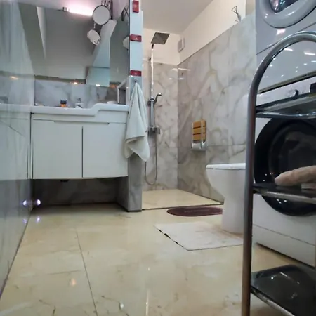 Deluxe Center House With Garden's Tent ,2 Bedrooms And Living Next To The And Sea Garden- 5 Min By Walk,with Equiped Kitchen 别墅 *