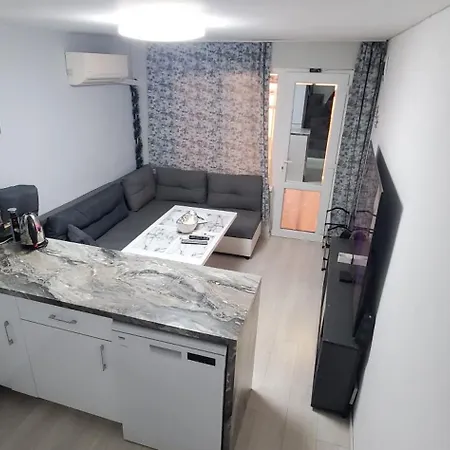 Deluxe Center House With Garden's Tent ,2 Bedrooms And Living Next To The And Sea Garden- 5 Min By Walk,with Equiped Kitchen * Burgaz