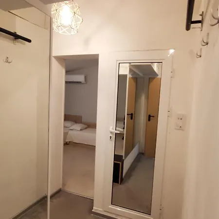 Deluxe Center House With Garden's Tent ,2 Bedrooms And Living Next To The And Sea Garden- 5 Min By Walk,with Equiped Kitchen 别墅 布尔加斯