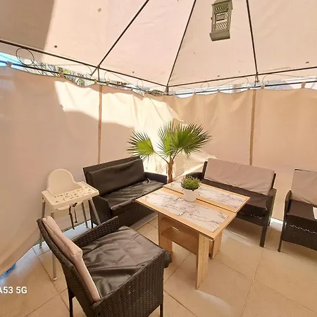 Deluxe Center House With Garden's Tent ,2 Bedrooms And Living Next To The And Sea Garden- 5 Min By Walk,with Equiped Kitchen Villa