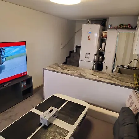 Deluxe Center House With Garden's Tent ,2 Bedrooms And Living Next To The And Sea Garden- 5 Min By Walk,with Equiped Kitchen