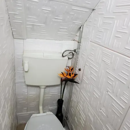 Deluxe Center House With Garden's Tent ,2 Bedrooms And Living Next To The And Sea Garden- 5 Min By Walk,with Equiped Kitchen 别墅 布尔加斯