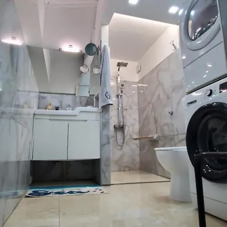 Villa Deluxe Center House With Garden's Tent ,2 Bedrooms And Living Next To The And Sea Garden- 5 Min By Walk,with Equiped Kitchen