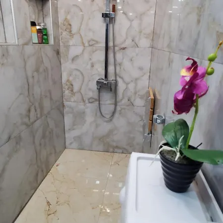 Deluxe Center Independent House -5 Min By Walk From #house With Garden's Tent ,2 Bedrooms And Living With Equiped Kitchen&comfort Included Villa Burgas