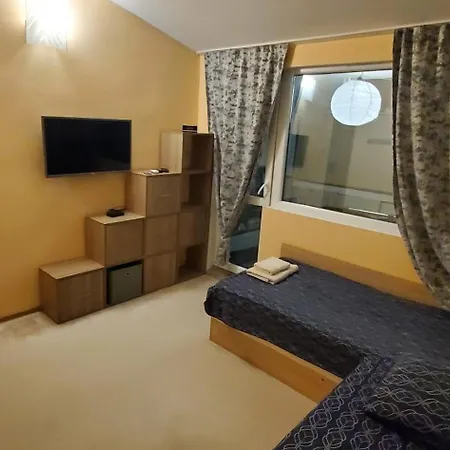 Deluxe Center House With Garden's Tent ,2 Bedrooms And Living Next To The And Sea Garden- 5 Min By Walk,with Equiped Kitchen 布尔加斯