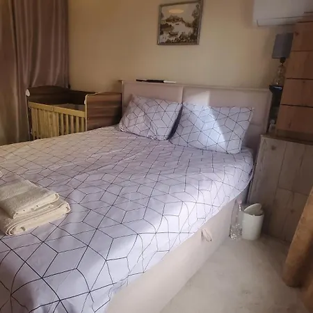 Deluxe Center Independent House -5 Min By Walk From #house With Garden's Tent ,2 Bedrooms And Living With Equiped Kitchen&comfort Included Луксозна вила