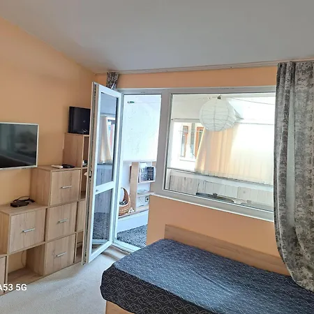 Deluxe Center House With Garden's Tent ,2 Bedrooms And Living Next To The And Sea Garden- 5 Min By Walk,with Equiped Kitchen