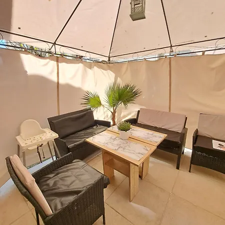 Deluxe Center House With Garden's Tent ,2 Bedrooms And Living Next To The And Sea Garden- 5 Min By Walk,with Equiped Kitchen Villa *