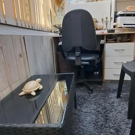 Deluxe Center House With Garden's Tent ,2 Bedrooms And Living Next To The And Sea Garden- 5 Min By Walk,with Equiped Kitchen 别墅 *