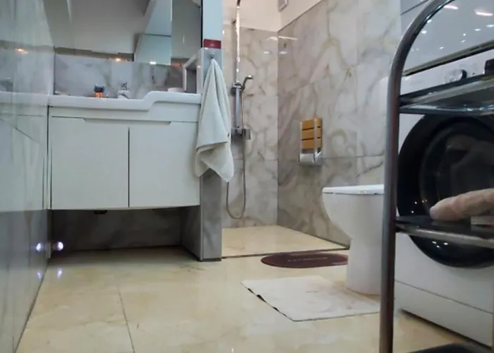 Deluxe Center Oasis & 5 Min By Walk From #house With Garden's Tent ,2 Bedrooms And Living With Equiped Kitchen&comfort Included فيلة *