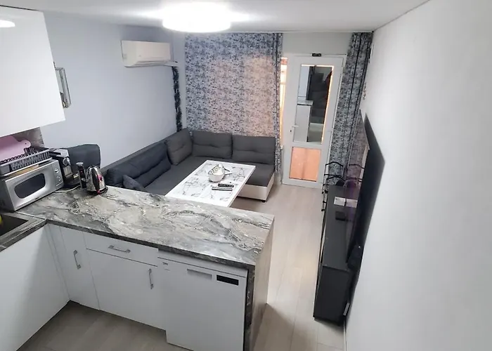 Deluxe Center Oasis & 5 Min By Walk From #house With Garden's Tent ,2 Bedrooms And Living With Equiped Kitchen&comfort Included * ブルガス