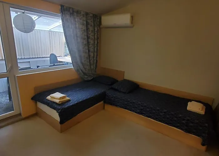 Deluxe Center Oasis & 5 Min By Walk From #house With Garden's Tent ,2 Bedrooms And Living With Equiped Kitchen&comfort Included *