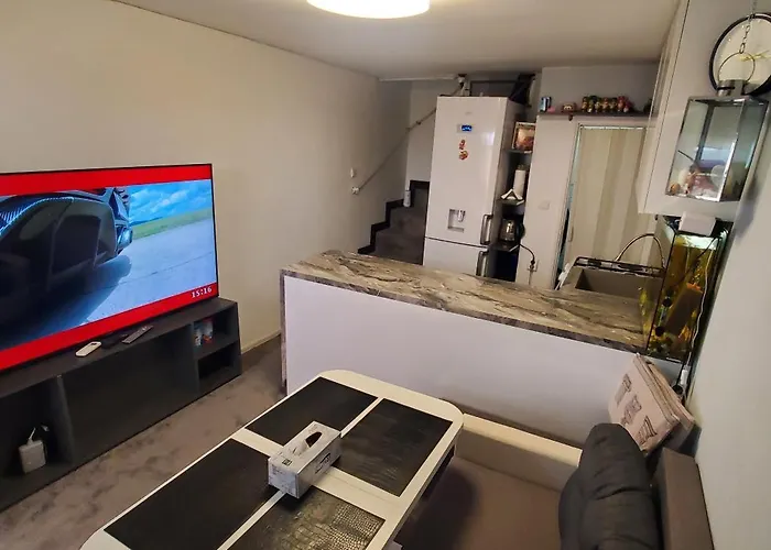 Deluxe Center Oasis & 5 Min By Walk From #house With Garden's Tent ,2 Bedrooms And Living With Equiped Kitchen&comfort Included