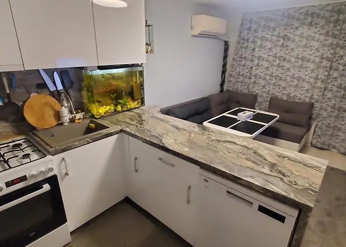 Deluxe Center Oasis & 5 Min By Walk From #house With Garden's Tent ,2 Bedrooms And Living With Equiped Kitchen&comfort Included فيلة