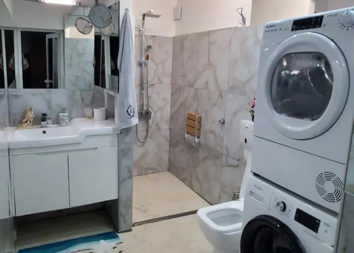 Deluxe Center Oasis & 5 Min By Walk From #house With Garden's Tent ,2 Bedrooms And Living With Equiped Kitchen&comfort Included