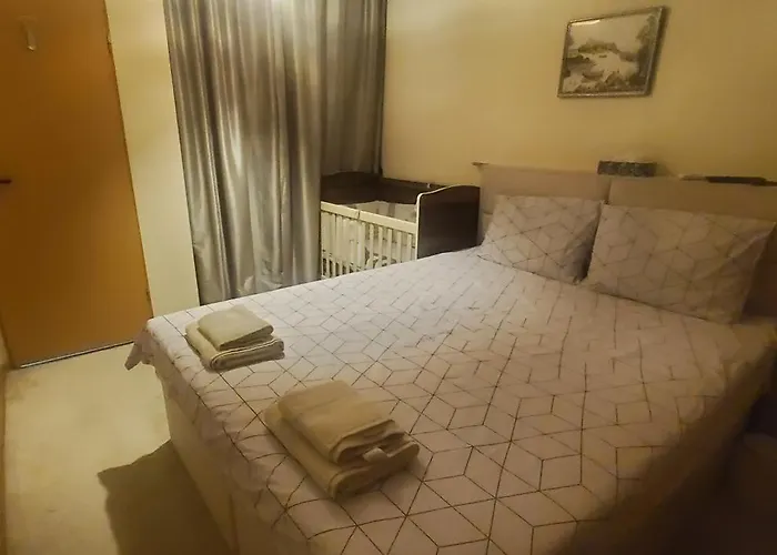 Deluxe Center Oasis & 5 Min By Walk From #house With Garden's Tent ,2 Bedrooms And Living With Equiped Kitchen&comfort Included * ブルガス