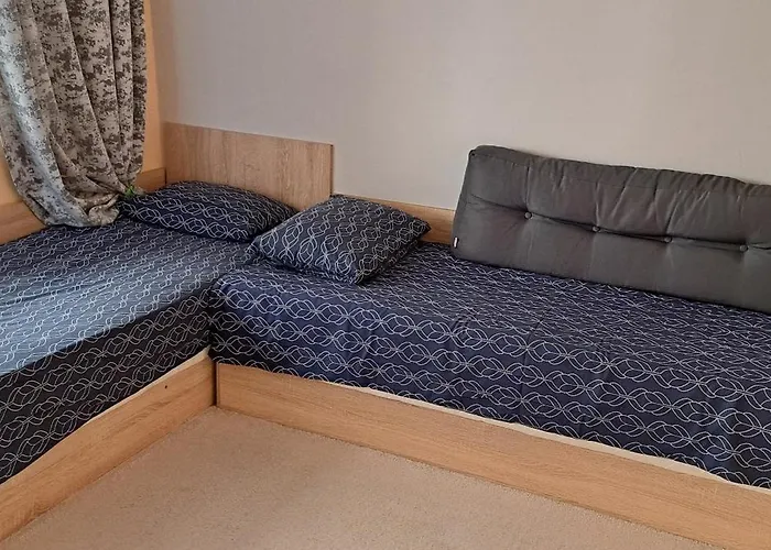 Deluxe Center Oasis & 5 Min By Walk From #house With Garden's Tent ,2 Bedrooms And Living With Equiped Kitchen&comfort Included *