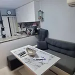 Villa Deluxe Center Independent House -5 Min By Walk From #house With Garden's Tent ,2 Bedrooms And Living With Equiped Kitchen&comfort Included Burgas