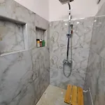 Deluxe Center Independent House -5 Min By Walk From #house With Garden's Tent ,2 Bedrooms And Living With Equiped Kitchen&comfort Included Villa