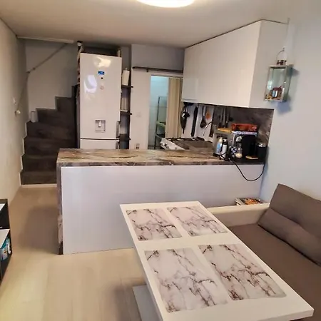 Deluxe Center House With Garden's Tent ,2 Bedrooms And Living Next To The And Sea Garden- 5 Min By Walk,with Equiped Kitchen *