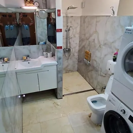 Deluxe Center House With Garden's Tent ,2 Bedrooms And Living Next To The And Sea Garden- 5 Min By Walk,with Equiped Kitchen *