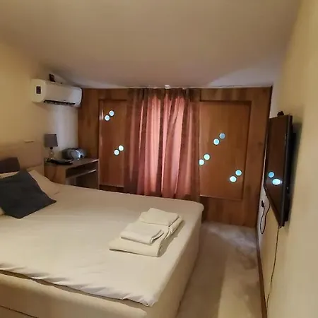 Deluxe Center House With Garden's Tent ,2 Bedrooms And Living Next To The And Sea Garden- 5 Min By Walk,with Equiped Kitchen Villa Burgas