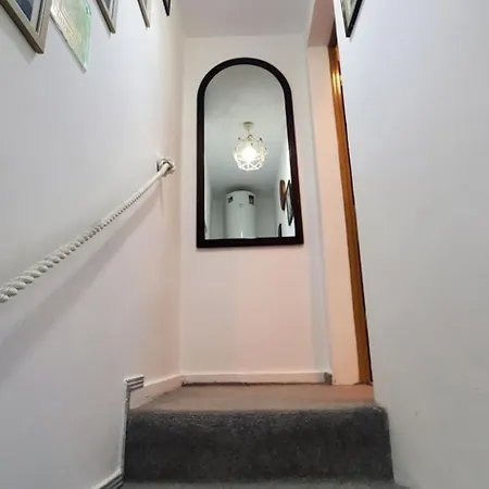 Deluxe Center House With Garden's Tent ,2 Bedrooms And Living Next To The And Sea Garden- 5 Min By Walk,with Equiped Kitchen Burgasz