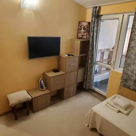 Villa Deluxe Center House With Garden's Tent ,2 Bedrooms And Living Next To The And Sea Garden- 5 Min By Walk,with Equiped Kitchen Burgas