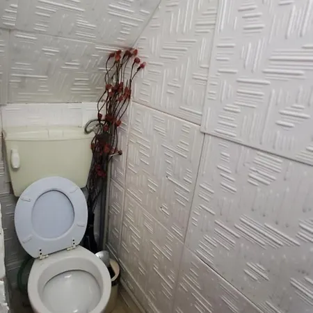 Deluxe Center House With Garden's Tent ,2 Bedrooms And Living Next To The And Sea Garden- 5 Min By Walk,with Equiped Kitchen Burgasz