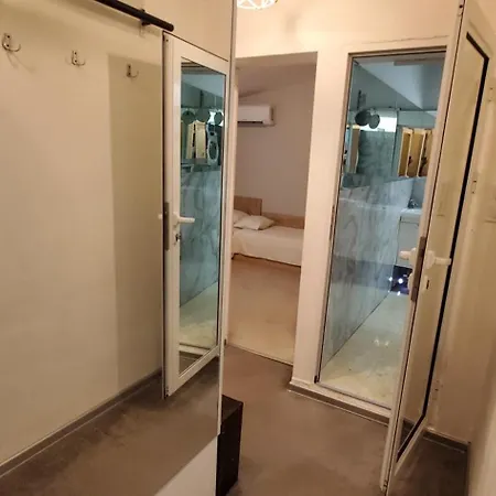 Villa Deluxe Center House With Garden's Tent ,2 Bedrooms And Living Next To The And Sea Garden- 5 Min By Walk,with Equiped Kitchen Burgas