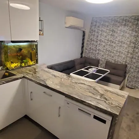 Villa Deluxe Center House With Garden's Tent ,2 Bedrooms And Living Next To The And Sea Garden- 5 Min By Walk,with Equiped Kitchen *