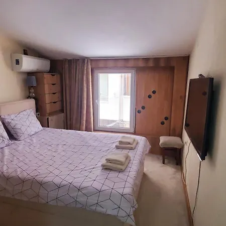 2 Bedroom House In Downtown With Garden Next To The Beach,sea Garden 5 Min By Walk Vila *