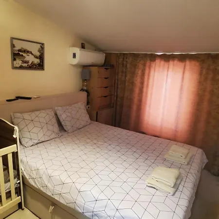 2 Bedroom House In Downtown With Garden Next To The Beach,sea Garden 5 Min By Walk * Burgas City