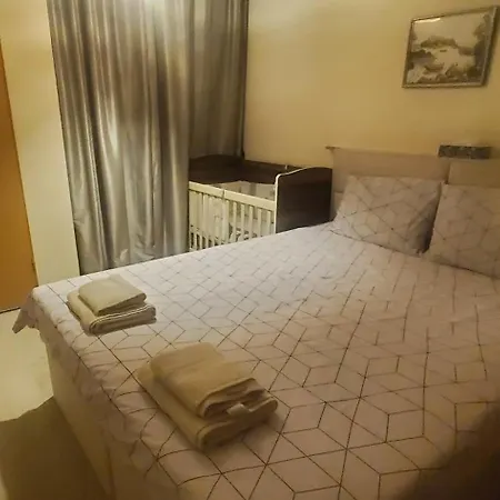 Deluxe Center Independent House -5 Min By Walk From #house With Garden's Tent ,2 Bedrooms And Living With Equiped Kitchen&comfort Included * Burgaz