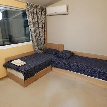 Villa Deluxe Center House With Garden's Tent ,2 Bedrooms And Living Next To The And Sea Garden- 5 Min By Walk,with Equiped Kitchen *