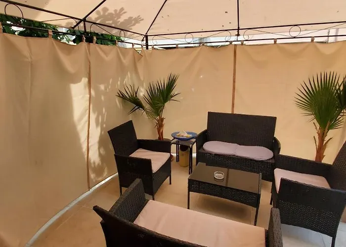 Луксозна вила Deluxe Center Oasis & 5 Min By Walk From #house With Garden's Tent ,2 Bedrooms And Living With Equiped Kitchen&comfort Included Бургас