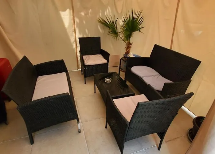 Deluxe Center Oasis & 5 Min By Walk From #house With Garden's Tent ,2 Bedrooms And Living With Equiped Kitchen&comfort Included ヴィラ *