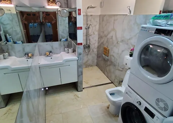 Deluxe Center Oasis & 5 Min By Walk From #house With Garden's Tent ,2 Bedrooms And Living With Equiped Kitchen&comfort Included *