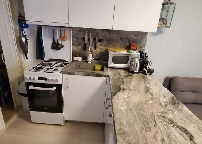 Луксозна вила Deluxe Center Oasis & 5 Min By Walk From #house With Garden's Tent ,2 Bedrooms And Living With Equiped Kitchen&comfort Included