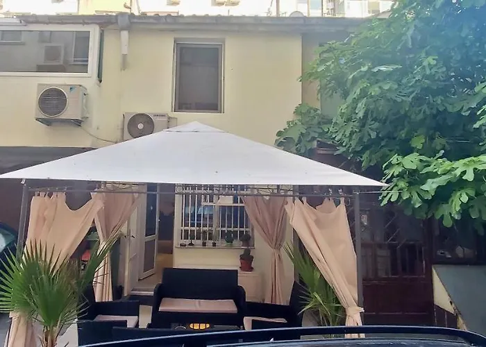 Deluxe Center Oasis & 5 Min By Walk From #house With Garden's Tent ,2 Bedrooms And Living With Equiped Kitchen&comfort Included